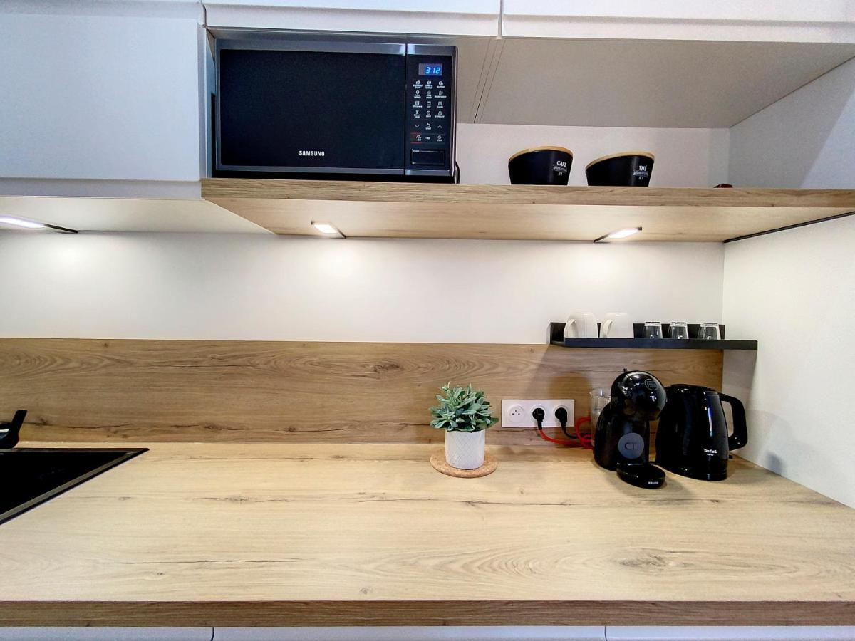 Appartchic - Appartement Standing - Plein Centre & Parking Prive Creon Exterior photo