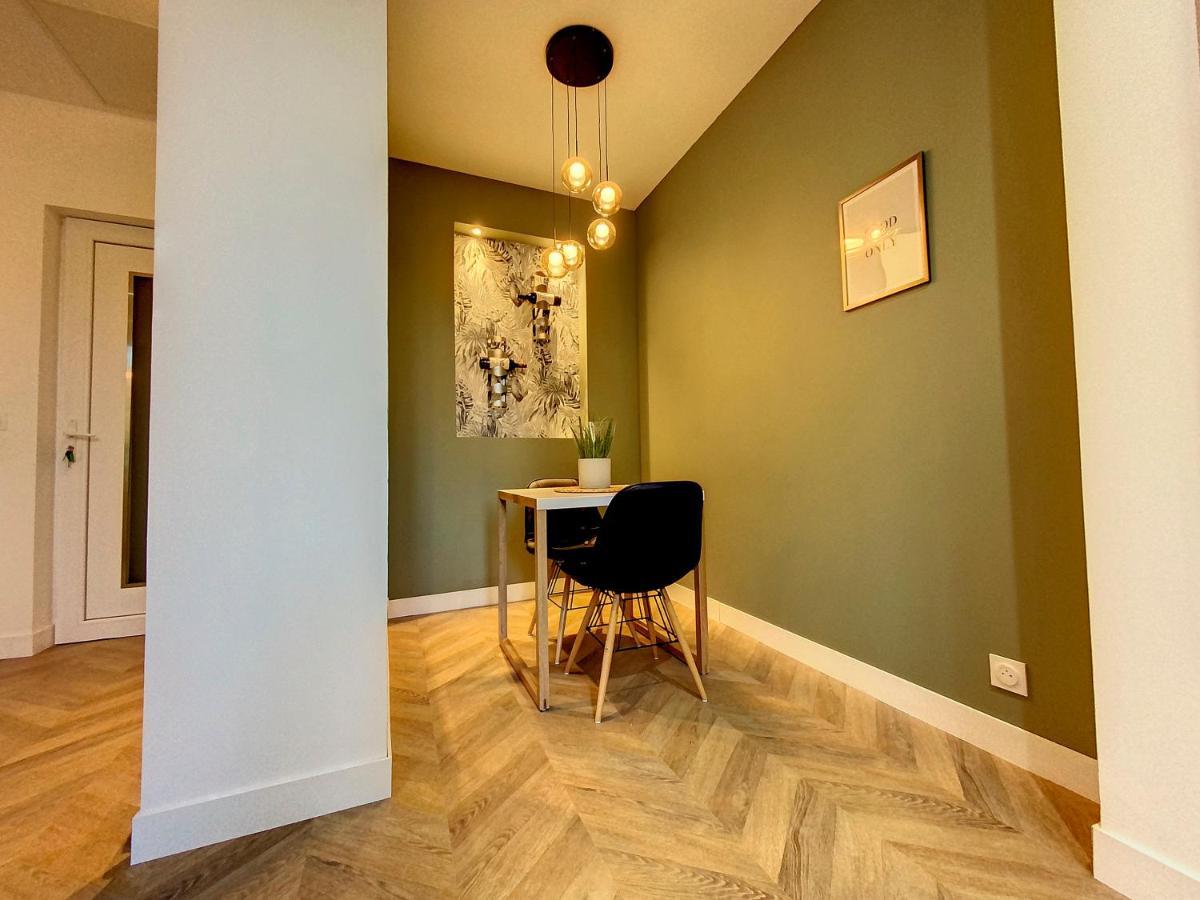 Appartchic - Appartement Standing - Plein Centre & Parking Prive Creon Exterior photo