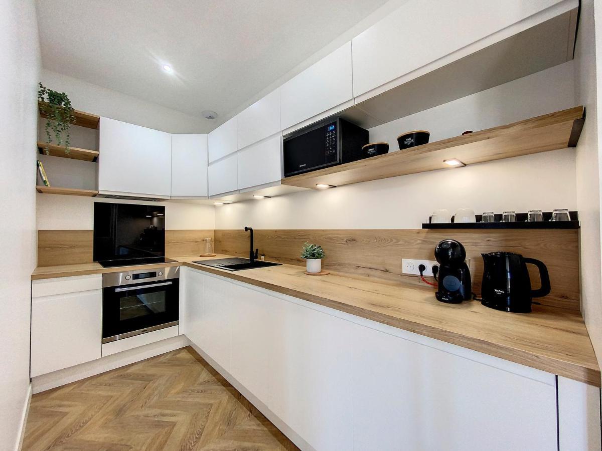 Appartchic - Appartement Standing - Plein Centre & Parking Prive Creon Exterior photo