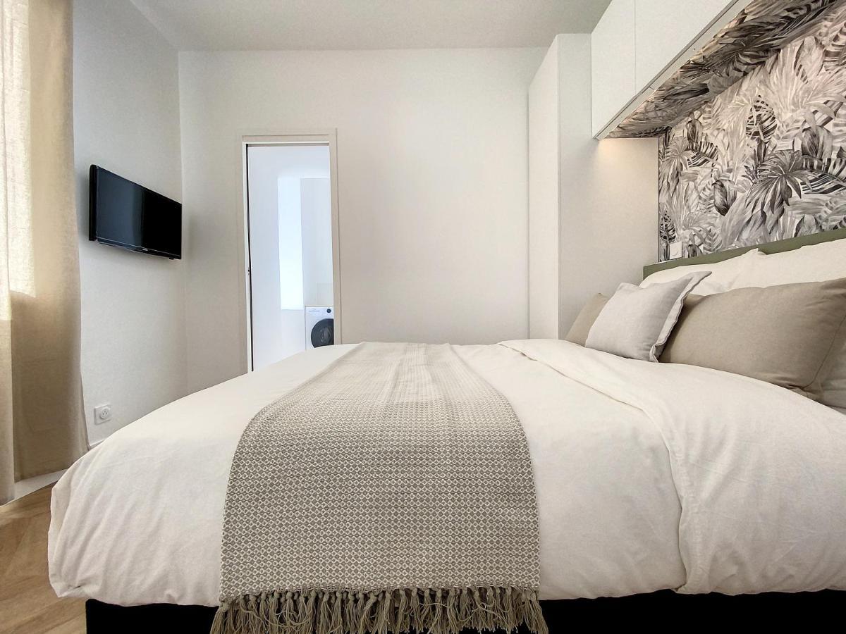 Appartchic - Appartement Standing - Plein Centre & Parking Prive Creon Exterior photo